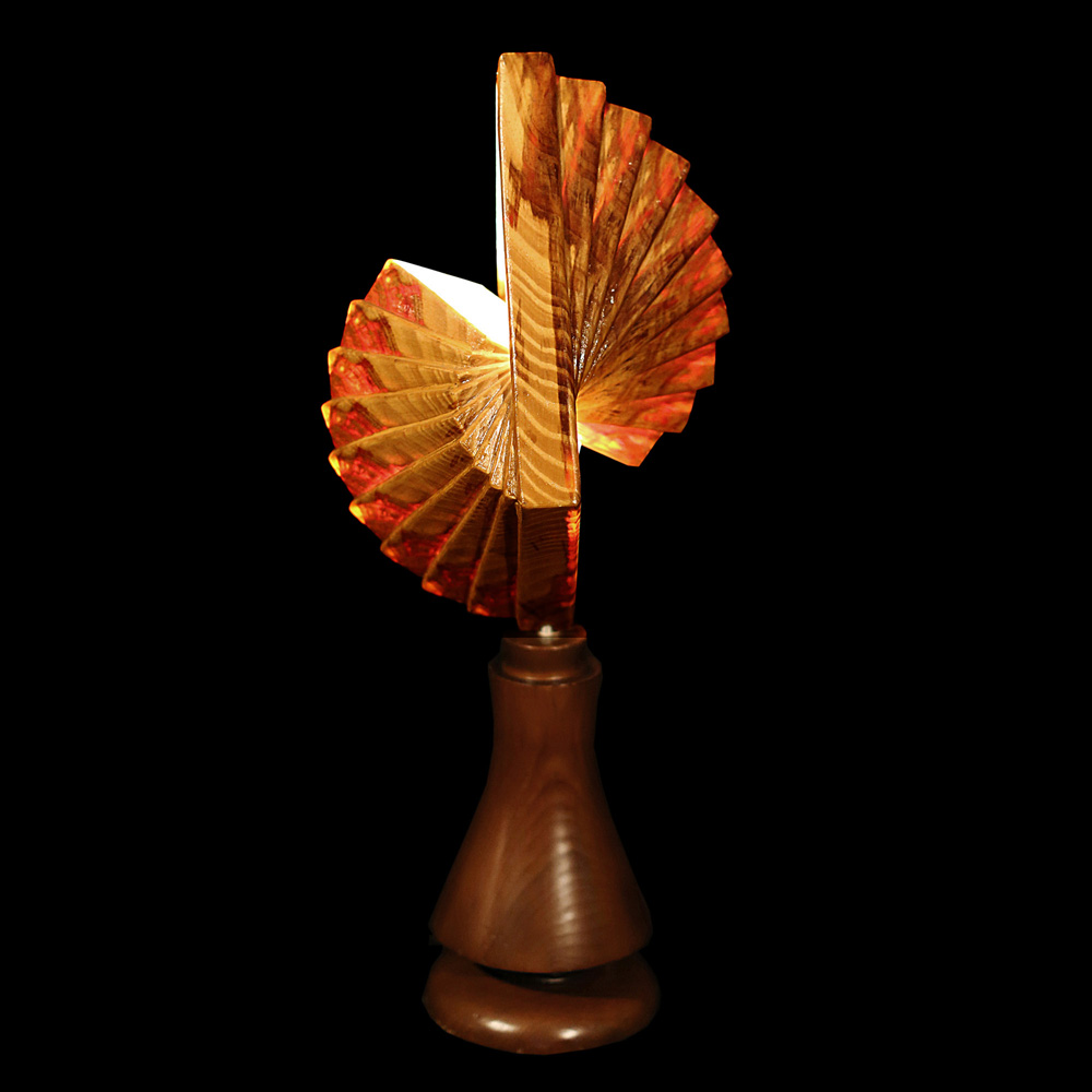 Enigmatic kite shape table lamp - Image 2